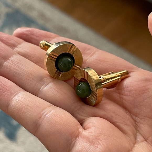 Natural nephrite jade gold tone brass cuff links - Picture 4 of 6